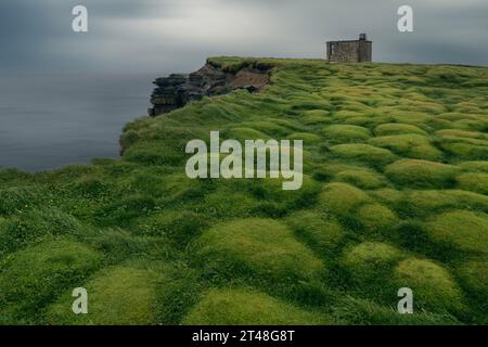 Downpatrick Head est une falaise située sur la Wild Atlantic Way dans le comté de Mayo, en Irlande. Banque D'Images