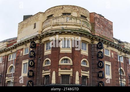 Le bâtiment emblématique de la Couronne à l'angle de Linthorpe Road et Borough Road, Middlesbrough, Royaume-Uni, anciennement un cinéma, salle de bingo, pub, actuellement vacant Banque D'Images