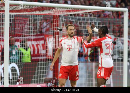 MUNICH, Allemagne. , . But de Harry KANE et célébration par Mathys TEL lors du match de Bundesliga entre le FC Bayern Muenchen et le SV DARMSTADT 98 à l'Allianz Arena de Munich le 28. Octobre 2023, Allemagne. DFL, Fussball, 8:0, (photo et copyright @ ATP images/Arthur THILL (THILL Arthur/ATP/SPP) crédit : SPP Sport Press photo. /Alamy Live News Banque D'Images