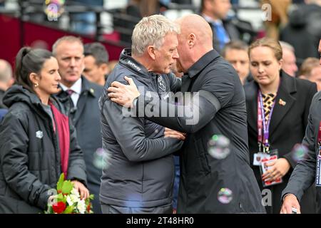 David Moyes West Ham United Manager et Sean Dyche Everton FC Manager avant le match de Premier League entre West Ham United et Everton au London Stadium, Queen Elizabeth Olympic Park, Londres, Angleterre, le 29 octobre 2023. Photo de Phil Hutchinson. Usage éditorial uniquement, licence requise pour un usage commercial. Aucune utilisation dans les Paris, les jeux ou les publications d'un seul club/ligue/joueur. Crédit : UK Sports pics Ltd/Alamy Live News Banque D'Images