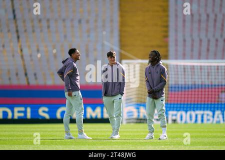 Barcelone, Espagne, 28, octobre 2023. Espagnol LaLiga EA Sports : FC Barcelona v Real Madrid CF. Bellingham (5) et Camavinga (12). Crédit : Joan G/Alamy Live News Banque D'Images