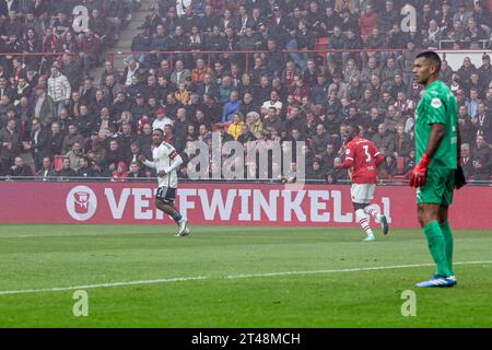 Eindhoven, pays-Bas. 29 octobre 2023. EINDHOVEN, PAYS-BAS - 29 OCTOBRE : commercial Verfwinkel.nl lors du match néerlandais d'Eredivisie entre le PSV et l'AFC Ajax au Philips Stadion le 29 octobre 2023 à Eindhoven, pays-Bas. (Photo de Peter Lous/Orange Pictures) crédit : Orange pics BV/Alamy Live News Banque D'Images