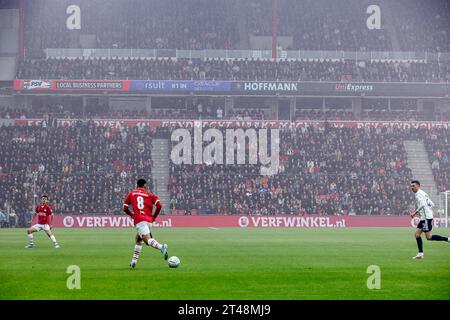 Eindhoven, pays-Bas. 29 octobre 2023. EINDHOVEN, PAYS-BAS - 29 OCTOBRE : commercial Verfwinkel.nl lors du match néerlandais d'Eredivisie entre le PSV et l'AFC Ajax au Philips Stadion le 29 octobre 2023 à Eindhoven, pays-Bas. (Photo de Peter Lous/Orange Pictures) crédit : Orange pics BV/Alamy Live News Banque D'Images