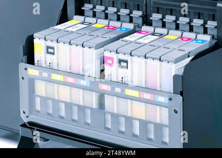 Toners de couleurs dans l'imprimante numérique, peignez les couleurs CMJN Banque D'Images