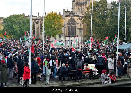 marche de protestation et rassemblement pro-palestiniens à Bristol, Royaume-Uni, 29 août 2023. Des milliers de personnes marchent en solidarité avec la Palestine et l'occupa anti-Israël Banque D'Images