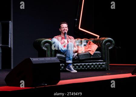 Londres, Royaume-Uni. 29 octobre 2023. Acteur, Andrew Scott fait une conversation en direct avec ses fans. Parlant de sa carrière jusqu'à présent, de sa vie en Irlande et au théâtre pendant MCM Comic con 2023, Londres, Royaume-Uni, 29/10/2023 Ehimetalor Unuabona/Alamy Live News Credit : Ehimetalor Unuabona/Alamy Live News Banque D'Images