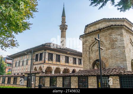 Une vue extérieure de la mosquée peinte dans la ville de Tetovo en Macédoine du Nord. Sarena Dzamija, Mosquée décorée Tetove Banque D'Images