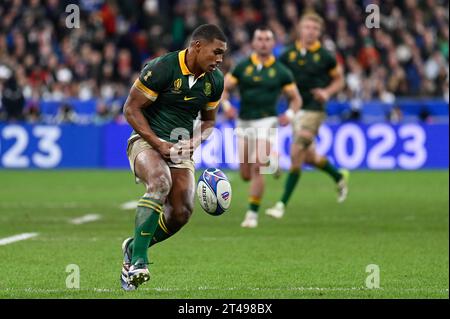 Saint Denis, France. 28 octobre 2023. Julien Mattia/le Pictorium - Afrique du Sud - Nouvelle-Zélande coupe du monde de Rugby - 28/10/2023 - France/Seine-Saint-Denis/Saint-Denis - Damian Willemse récupère un ballon perdu lors de la finale de la coupe du monde de Rugby 2023 entre l'Afrique du Sud et la Nouvelle-Zélande, au Stade de France, le 27 octobre 2023. Crédit : LE PICTORIUM/Alamy Live News Banque D'Images