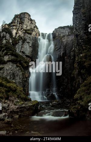 Cascade de la Wailing Widow, Assynt, Écosse Banque D'Images