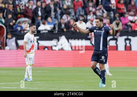 MADRID, ESPAGNE - 29 OCTOBRE : Mikel Oyarzabal de la Real Sociedad célèbre un but lors du match de la liga 2023/24 entre Rayo Vallecano et la Real Sociedad au stade Vallecas. Crédit : Guille Martinez/AFLO/Alamy Live News Banque D'Images
