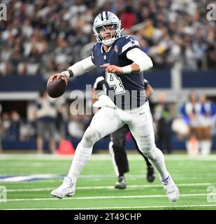 Arlington, États-Unis. 29 octobre 2023. Les Cowboys de Dallas Dak Prescott affrontent les Rams de Los Angeles lors de leur match de NFL au AT&T Stadium d'Arlington, Texas, le dimanche 29 octobre 2023. Photo de Ian Halperin/UPI crédit : UPI/Alamy Live News Banque D'Images