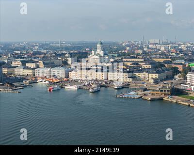 Vue aérienne panoramique sur le port sud d'Helsinki en Finlande Banque D'Images