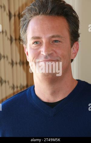 Beverly Hills, États-Unis. 14 septembre 2012. Matthew Perry « Go On » TV Portrait session, 14 septembre 2012. La reproduction par les tabloïds américains est absolument interdite. © JRC photo Library/The Hollywood Archive (tous droits réservés) référence du dossier n° 31685 013RCredit : PictureLux/The Hollywood Archive/Alamy Live News Banque D'Images