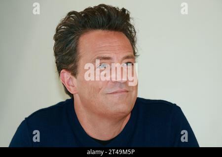 Beverly Hills, États-Unis. 14 septembre 2012. Matthew Perry « Go On » TV Portrait session, 14 septembre 2012. La reproduction par les tabloïds américains est absolument interdite. © JRC photo Library/The Hollywood Archive (tous droits réservés) référence du dossier n° 31685 004RCredit : PictureLux/The Hollywood Archive/Alamy Live News Banque D'Images