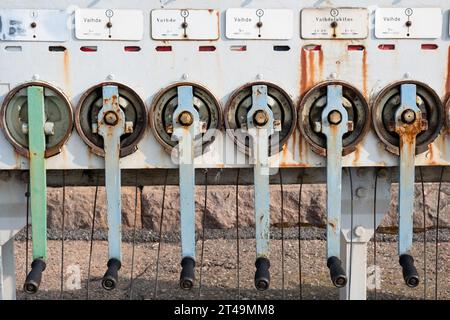 LEVIERS, FORMES : ancien équipement de signalisation de commutation à la gare de Kajaani en été dans la région de Kajaani en Finlande centrale. Photo : Rob Watkins Banque D'Images