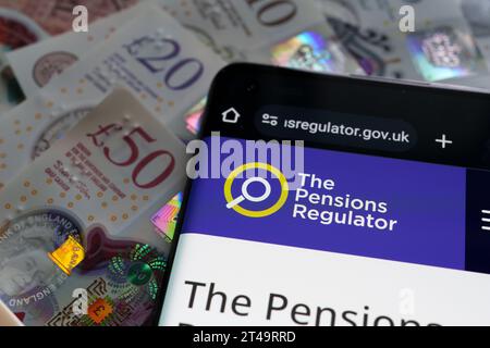Le logo du régulateur des pensions vu sur leur site Web sur le smartphone. TPR est un organisme public qui réglemente les régimes de retraite au Royaume-Uni. Stafford, United Banque D'Images