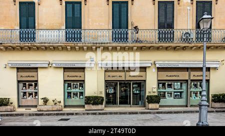Une succursale de la bijouterie Mariomossa à Lecce, Italie. L'entreprise a été fondée en 1850. Banque D'Images