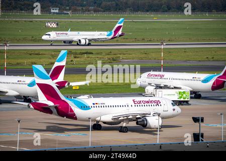 Flughafen Düsseldorf, Eurowings Flieger, Airbus, auf der Start- und Landebahn, Taxiway, parkposition Luftverkehr dus *** aéroport de Düsseldorf, avion Eurowings, Airbus, sur la piste, taxiway, position de stationnement trafic aérien dus crédit : Imago/Alamy Live News Banque D'Images