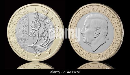 Le nouveau design de £2 qui entrera en circulation générale au Royaume-Uni. La pièce présente les fleurs des 4 nations et aussi le roi Charles III. Banque D'Images