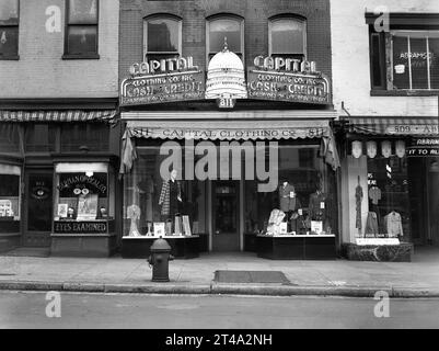 Capital Clothing Company, G Street, Washington, D.C., États-Unis, David Myers, U.S. Farm Security Administration, juillet 1939 Banque D'Images