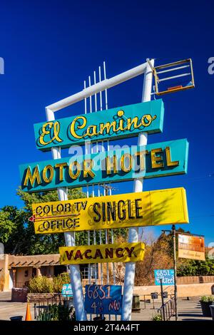 El Camino Motor Hotel le long de la route 66 à Albuquerque, Nouveau-Mexique, États-Unis [pas d'autorisation de l'établissement ; licence éditoriale uniquement] Banque D'Images