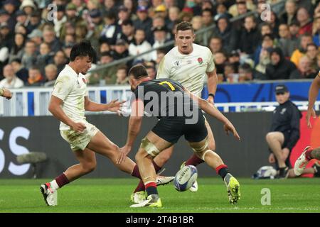 L'Anglais Marcus Smith (L) lors de la finale de bronze de la coupe du monde de rugby 2023 entre l'Argentine et l'Angleterre au Stade de France à Saint-Denis, le 27 octobre 2023. Crédit : PRESSE EXTRÊME-ORIENT/AFLO/Alamy Live News Banque D'Images