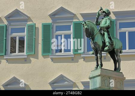 Figure équestre avec corne de poteau en uniforme, bronze, sculpture, corne de signal, corne, instrument en laiton, instrument à vent, résonner, signal, faire de la musique Banque D'Images