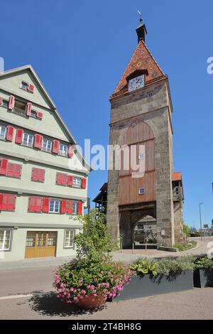 Schmiedturm construit 1350 et maison à colombages, tour de la ville, porte de la ville, Schmiedtor, Schwaebisch Gmuend, Baden-Wuerttemberg, Allemagne Banque D'Images