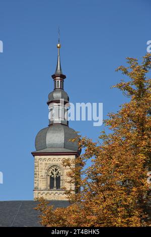 Clocher du baroque St. Eglise de Stephan, couleurs d'automne, arbre, Bamberg, haute-Franconie, Franconie, Bavière, Allemagne Banque D'Images