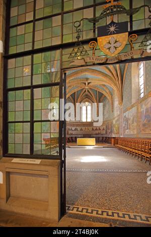 Vue sur la chapelle latérale de la cathédrale romane St-Jean, St. Église de Jean, Saint, roman, vue intérieure, porte, ouvrir, regarder à l'intérieur, vue Banque D'Images