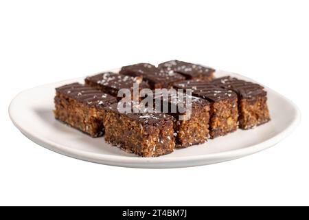 Biscuits aux figues et aux pépites de chocolat. Biscuits de figue frais isolés sur fond blanc. Gros plan Banque D'Images