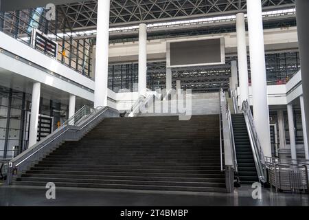 Grand escalier à l'intérieur du parc des expositions Banque D'Images