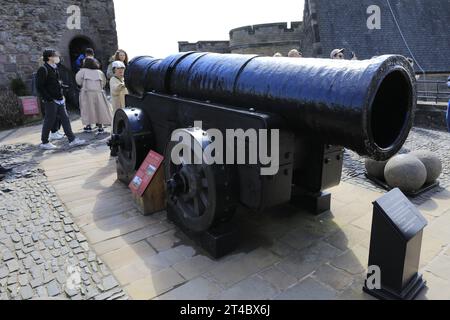 Vue de Mons Meg Canon sur les remparts du château d'Édimbourg, Écosse, Royaume-Uni Banque D'Images