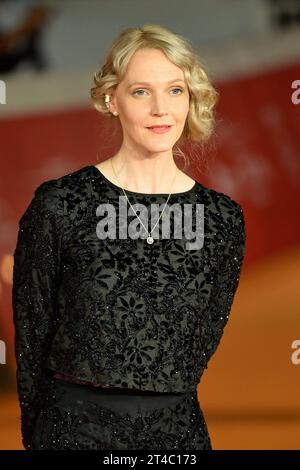 Actualités - tapis rouge du film la performance 18e Festival du film de Rome Annette Loeber assiste au tapis rouge du film la performance lors du 18e Festival du film de Rome à l'Auditorium Parco Della Musica le 28 octobre 2023 à Rome, Italie. Auditorium de Rome Parco Della Musica Italie Copyright : xFabrizioxCorradettix/xLiveMediax LPN 1109790 Banque D'Images