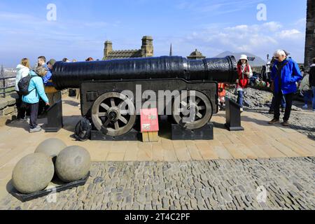 Vue de Mons Meg Canon sur les remparts du château d'Édimbourg, Écosse, Royaume-Uni Banque D'Images