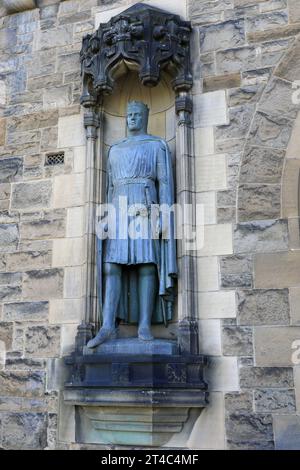 Statue de Robert Bruce, roi d'Écosse, à l'entrée du château d'Édimbourg, Écosse, Royaume-Uni Banque D'Images