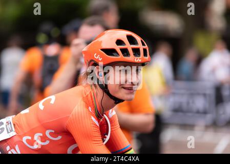 Marianne vos de l'équipe CCC Liv avant de participer à la course cycliste Prudential RideLondon Classique. Cycliste féminine, coureuse Banque D'Images