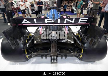 La voiture d'équipe Renault F1 RS20 de Daniel Riccardo en 2020, exposée au salon britannique de l'automobile de 2023 Banque D'Images