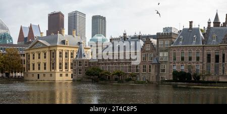 Palais Binnenhof à la Haye, près du canal Hohvijfer. Pays-Bas - bâtiments du Parlement néerlandais. Banque D'Images