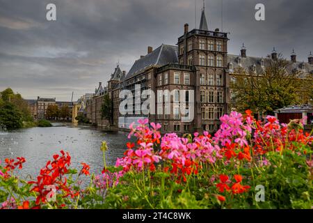 Palais Binnenhof à la Haye, près du canal Hohvijfer. Pays-Bas - bâtiments du Parlement néerlandais. Banque D'Images