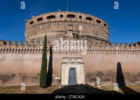 Château du Saint Ange - Castel Sant Angelo, un ancien mausolée d'Hadrien (123 à 139 AD) dans la ville de Rome, Latium, Italie. Banque D'Images