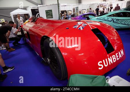 Vue de la Sunbeam 1000 HP Mystery, qui a établi un record de vitesse sur terre de plus de 200 km/h en 1927, exposée au salon britannique de l'automobile. Banque D'Images