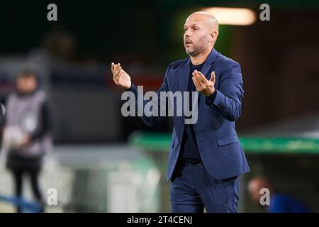 L'entraîneur-chef du Real Racing Club Jose Alberto Lopez Menendez réagit lors du match de LaLiga Hypermotion entre le Real Racing Club et le Racing Club Ferrol AT Banque D'Images