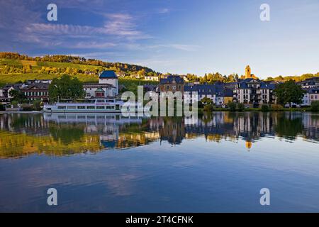 La Moselle près de Traben-Trarbach, Allemagne, Rhénanie-Palatinat, Traben-Trarbach Banque D'Images