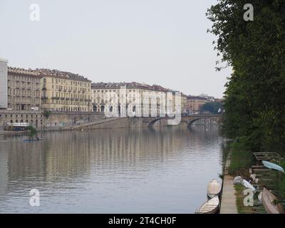 TURIN, ITALIE - 06 OCTOBRE 2023 : Fiume po translation River po Banque D'Images