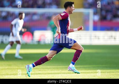 Barcelone, Espagne. 28 octobre 2023. Robert Lewandowski du FC Barcelone lors du match de la Liga EA Sports entre le FC Barcelone et le Real Madrid CF joué au stade Lluis Companys le 28 octobre 2023 à Barcelone, Espagne. (Photo Bagu Blanco/PRESSINPHOTO) crédit : PRESSINPHOTO SPORTS AGENCY/Alamy Live News Banque D'Images