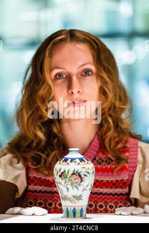 Londres, Royaume-Uni. 30 octobre 2023. Avant-première des ventes de la Asian Art week à Bonhams New Bond Street, Londres. Crédit : Guy Bell/Alamy Live News Banque D'Images