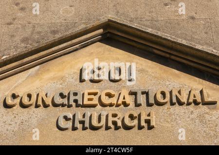 Angleterre, East Sussex, Alfriston, Alfriston Village, panneau sur la porte de l'église congrégationaliste historique Banque D'Images