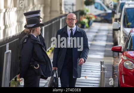 Londres, Angleterre, Royaume-Uni. 30 octobre 2023. L'ancien directeur des communications LEE CAIN arrive à l'audience de l'enquête publique Covid-19 pour témoigner. (Image de crédit : © Tayfun Salci/ZUMA Press Wire) USAGE ÉDITORIAL SEULEMENT! Non destiné à UN USAGE commercial ! Crédit : ZUMA Press, Inc./Alamy Live News Banque D'Images