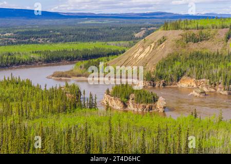 Five Finger Rapids sur le fleuve Yukon, un obstacle célèbre pour les bateaux à vapeur à aubes pendant la ruée vers l'or du Klondike. Banque D'Images